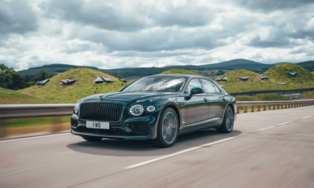 Bentley  تطرح Flying Spur Hybrid الجديدة