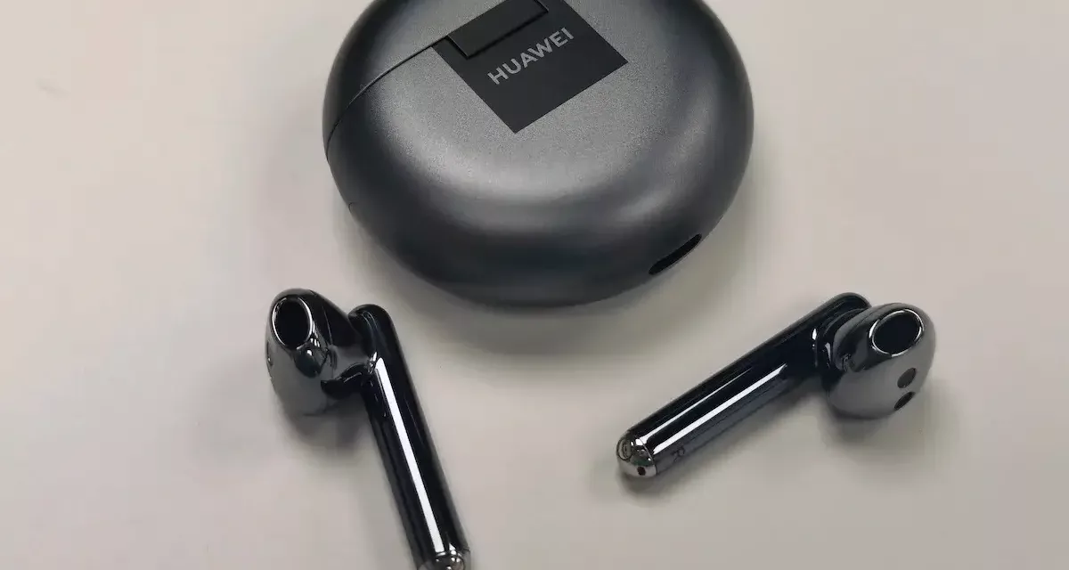 ما الذي يجعل سماعات HUAWEI FreeBuds 4 واحدة من أفضل سماعات الأذن اللاسلكية للعام 2021؟