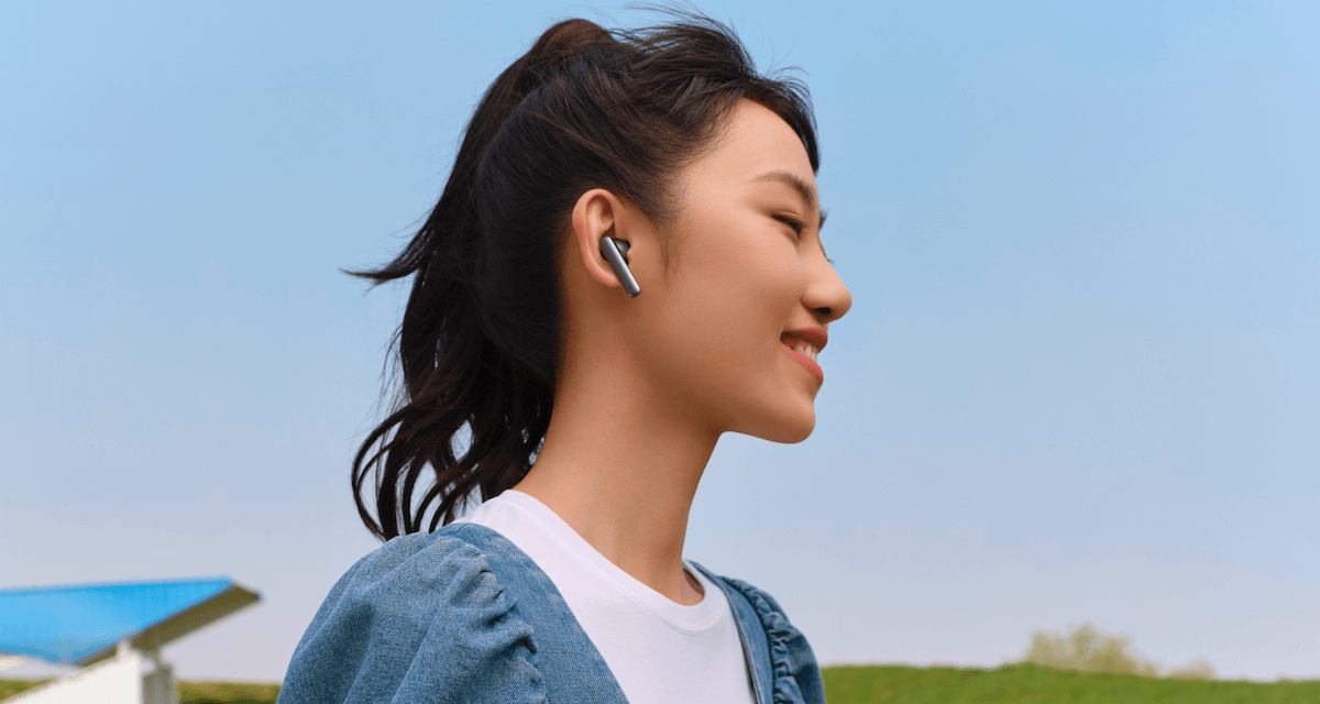 HUAWEI  تُطلق سماعات الأذن اللاسلكية  HUAWEI FreeBuds 4iباللون الفضي الجليدي