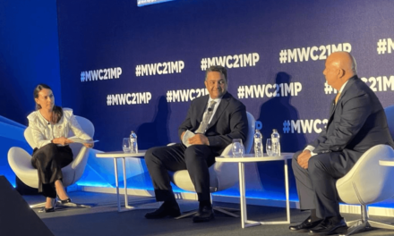 الوتيد: ملتزمون بالوصول لـ”صفر انبعاثات كربونية”.. وتمكين اقتصاد رقمي صديق للبيئة