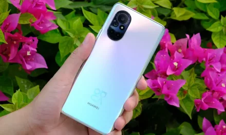 كاميرا رباعية بدقة 64 ميجابكسل مدعمة بالذكاء الاصطناعي وشاحن فائق السرعة – HUAWEI SuperCharge بقدرة 66 واط وشاشة OLED منحنية بمعدل تحديث 90 هرتز