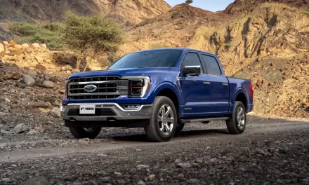 فورد F-150 PowerBoost الجديد كلياً أكثر إنتاجية على الإطلاق بفضل كفاءة استهلاك الوقود والقدرات الفائقة وعزمٍ يضاهي شاحنة رابتور