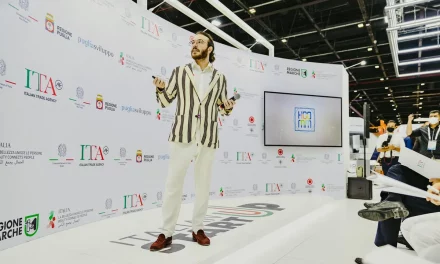إطلاق أول تجربة فنية متعددة الحواس في العالم تشمل الفن الرقمي والأصوات والمشاهد والروائح