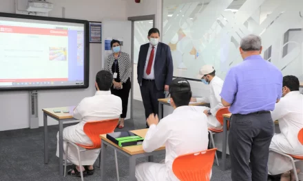 المجلس الثقافي البريطاني في الرياض يستضيف السفير البريطاني في السعودية بمناسبة استئناف الدورات المباشرة لتعليم اللغة الإنجليزية