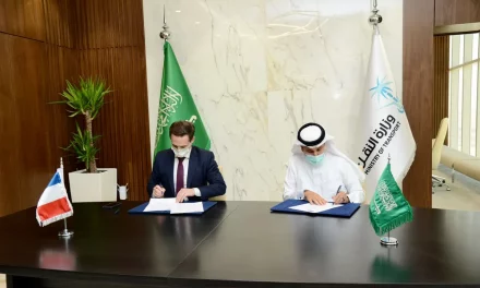وزير النقل والخدمات اللوجستية يوقع اتفاقية تعاون مع نظيره الفرنسي