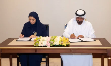 معرض دبي للطيران يوقع مذكرة تفاهم مع وكالة الإمارات للفضاء