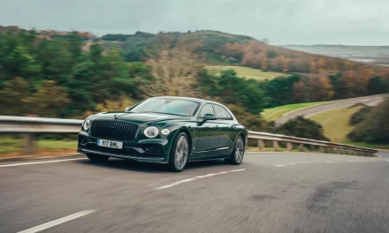 تناغمٌ متميّزٌ بين التصميم الراقي والحِرَفية العالية مع تلاقي عالمَيBentley Motors و’أسبوع دبي للتصميم‘