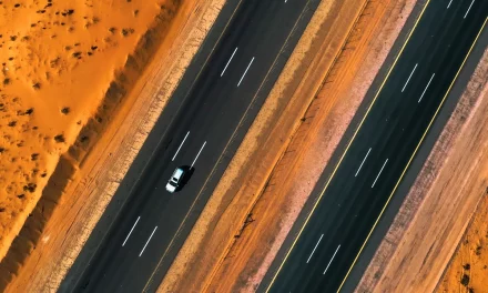 طريق حائل  الجوف السريع.. أحد أهم الطرق التي نفذتها وزارة النقل والخدمات اللوجستية