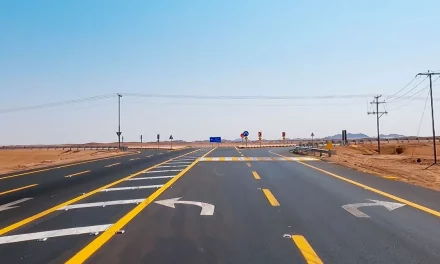بهدف الارتقاء بمستوى الخدمات المقدمة لأهالي المنطقة.. وزارة النقل والخدمات اللوجستية تواصل تنفيذ أعمال الصيانة والسلامة على طرق منطقة حائل