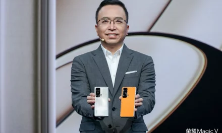 HONOR تعلن عن هاتفها الأول القابل للطي الرائد HONOR Magic V