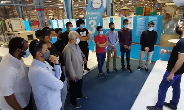 طلاب جامعتي الملك عبدالعزيز والأعمال والتكنولوجيا يزورون مصنع يورك