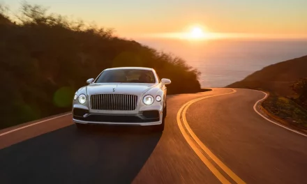 سيارة Bentley Flying Spur الهجينة تثير الإعجاب في بيفرلي هيلز