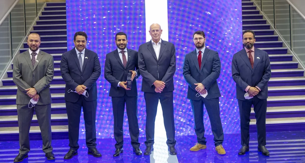 على هامش مؤتمر #MWC22 في برشلونة  براند فايننس العالمية تكرمstc  لحصولها على أعلى قيمة للسمة التجارية في الشرق الأوسط
