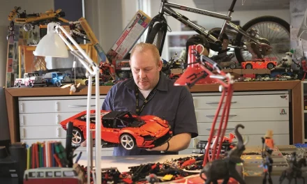 مجموعة LEGO تقدّم “فيراري دايتونا SP3” المبني بمكعبات LEGO® Technic™