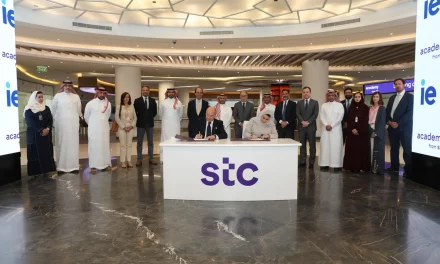 أكاديمية stc توقع اتفاقية مع كلية إدارة الأعمال بجامعة إمبريسا الإسبانية