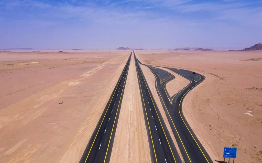 دهانات الطرق أحد أهم عوامل السلامة التي تستخدمها وزارة النقل والخدمات اللوجستية