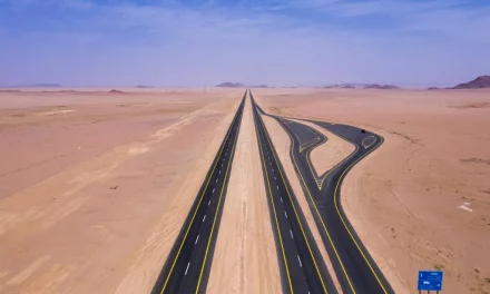 دهانات الطرق أحد أهم عوامل السلامة التي تستخدمها وزارة النقل والخدمات اللوجستية