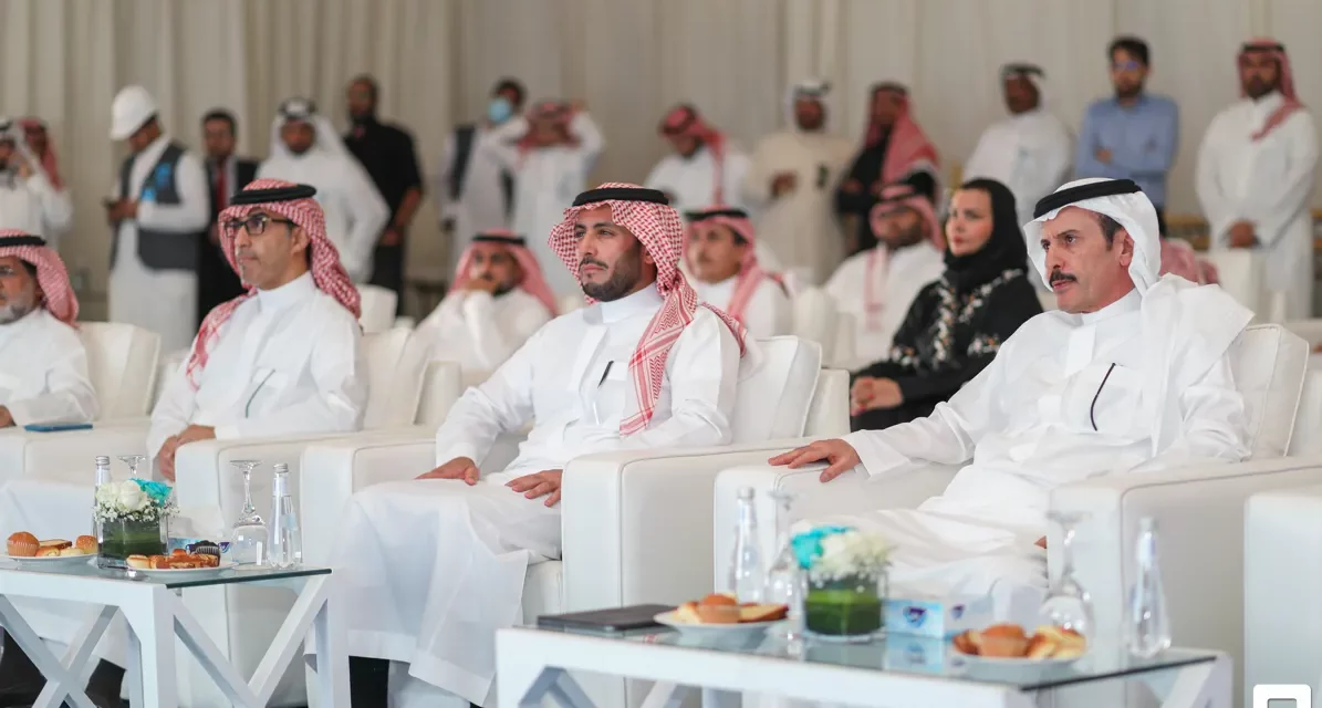 محافظ هيئة الاتصالات ￼يزور مركز موبايلي في المشاعر المقدسة