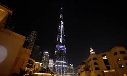 جيتور تضيء برج خليفة، أعلى مبنى في العالم، وتبرز النمو السريع لشركة السيارات الصينية
