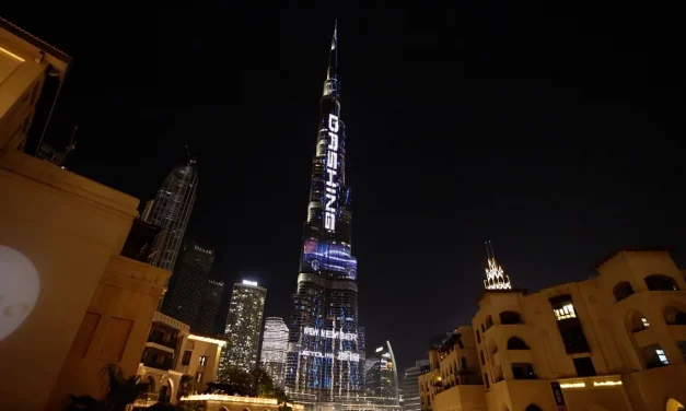 جيتور تضيء برج خليفة، أعلى مبنى في العالم، وتبرز النمو السريع لشركة السيارات الصينية