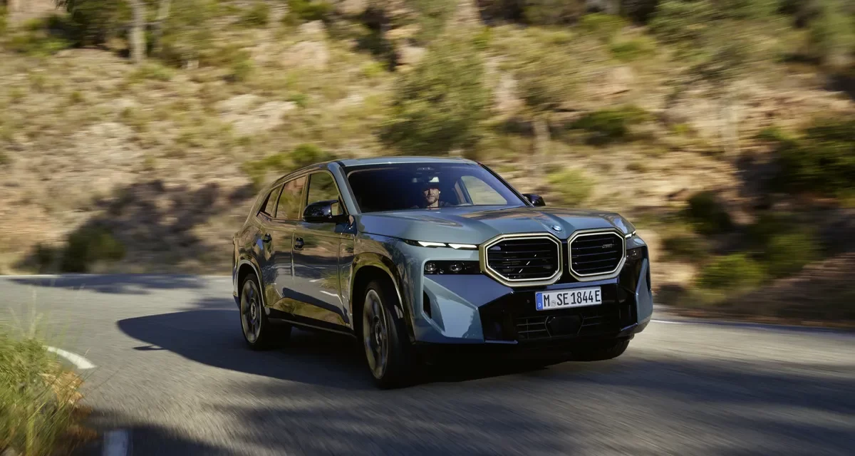 أول سيارة BMW XM على الإطلاق.