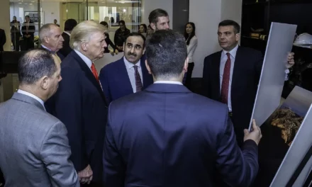 <strong>“دار الأركان” توقع اتفاقية مع “منظمة ترامب” لتطوير منتجع يضم ملعب جولف فاخراًفي مشروع “عايدة” المتميز في العاصمة مسقط</strong>
