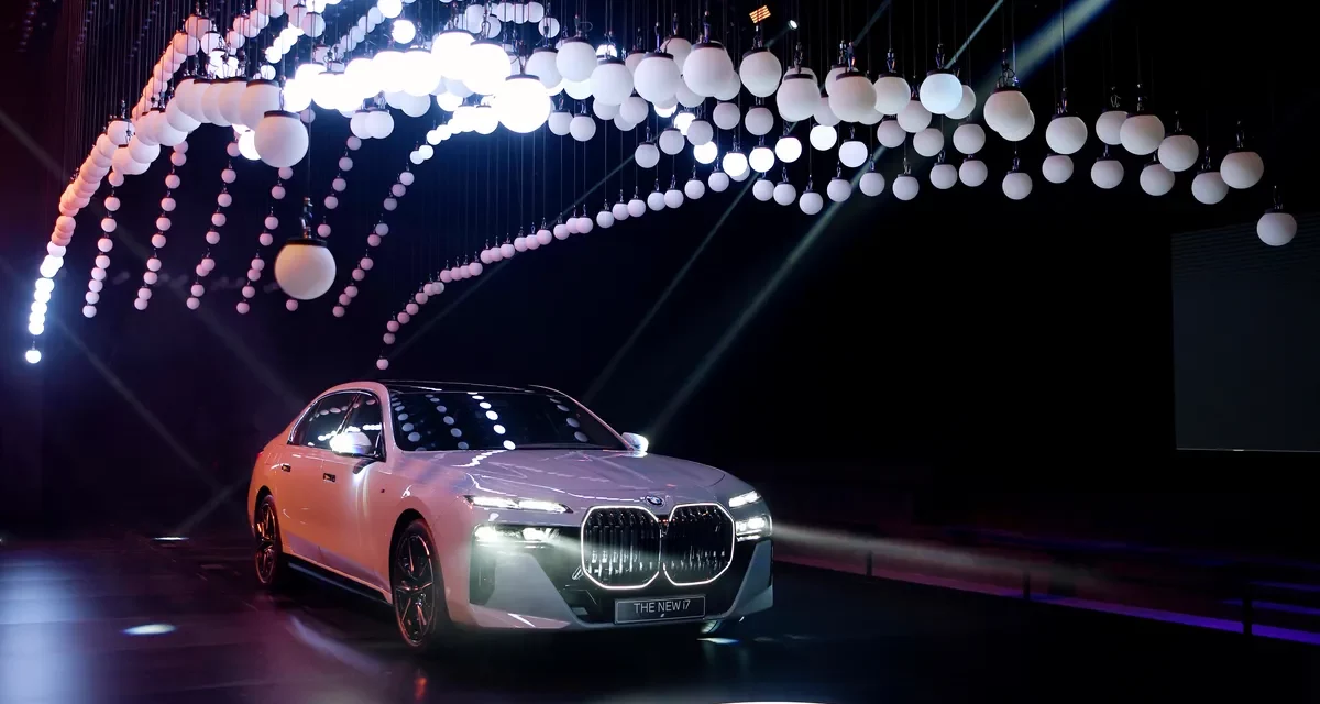 <strong>أبوظبي موتورز تطلق الطرازات الجديدة من سيارات BMW 7وسيارة i7 الكهربائية بالكامل</strong>