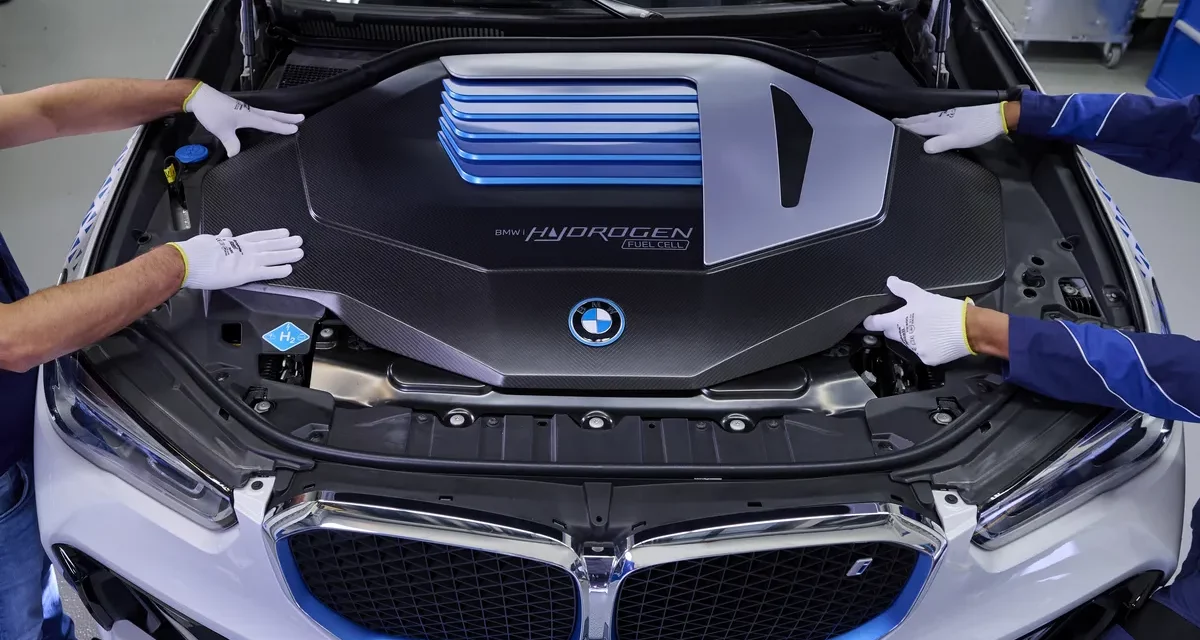 <strong>مجموعة BMW تُطلق أسطولاً من السيارات التي تعمل بخلايا وقود الهيدروجين في أسواق العالم ومنطقة الشرق الأوسط</strong>