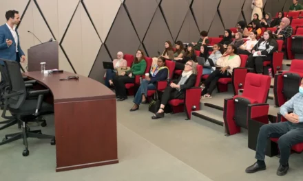 <strong>الخضيري يشارك تطلعاته حول نمذجة انبعاثات الكربون الوطنية خلال سلسلة محاضرات الجامعة الأمريكية في الشارقة المعنية بمؤتمر الأطراف (كوب 28)</strong>