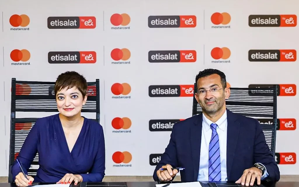 <strong>“اتصالات من e& مصر” تتعاون مع ماستركارد لتطوير منظومة المدفوعات الرقمية لملايين العملاء في مصر</strong>
