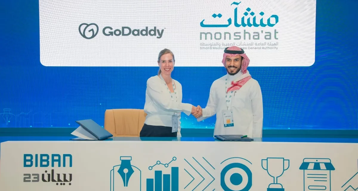<strong>“منشآت” توقع اتفاقية شراكة مع GoDaddy””.. في بيبان 23</strong>