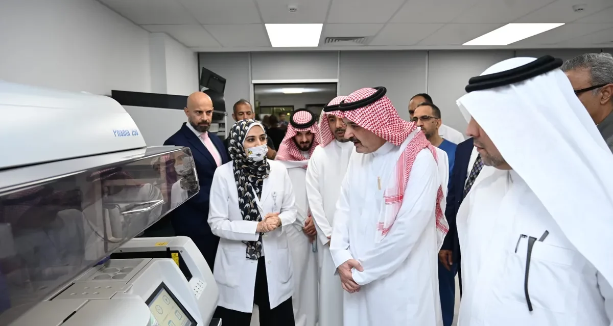 مستشار خادم الحرمين الأمير مشعل بن ماجد يزور مختبرات البرج ويشيد بتطور خدماتها
