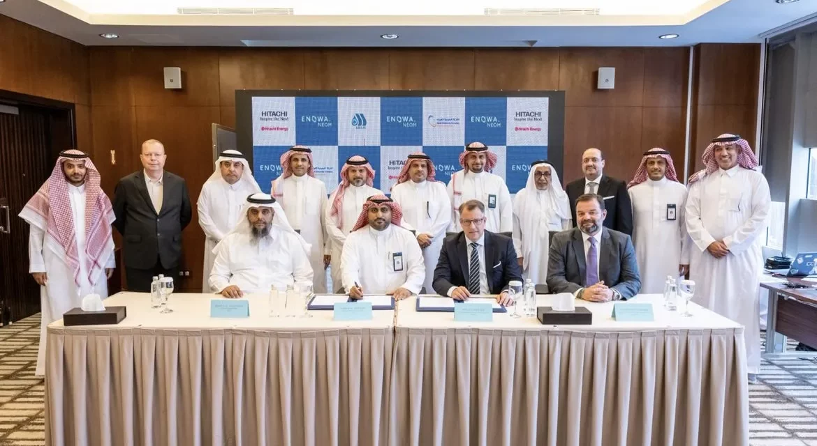 “الشركة السعودية للكهرباء” تتعاقد مع “هيتاشي الطاقة” لتصميم وتنفيذ المرحلة الأولى من نظام النقل بالتيار المستمر فائق الجهد لـ “نيوم”