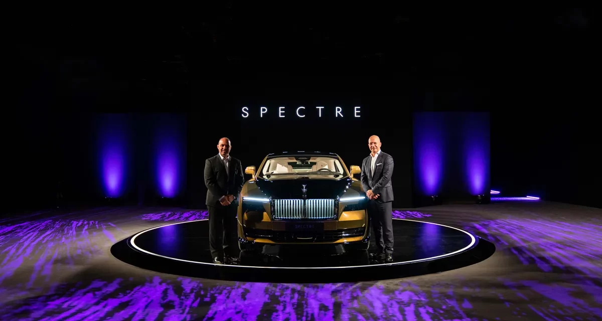 رولز-رويس سبيكتر “SPECTRE”تصل إلى أبوظبيأصيلة بكل تفاصيلها، فهي رولز-رويس أولاً قبل أن تكون كهربائية