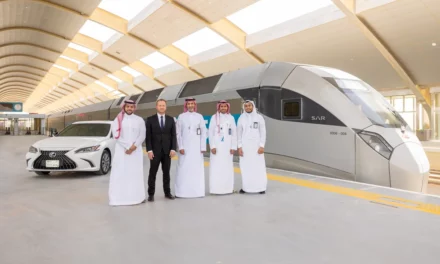 الخطوط الحديدية السعودية وأوبر تمكنان المسافرين من حجز رحلات مع أوبر عبر منصات “سار “