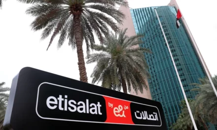 “إي آند الإمارات” تطلق تقريراً حول تطبيقات الذكاء الاصطناعي في قطاع الاتصالات