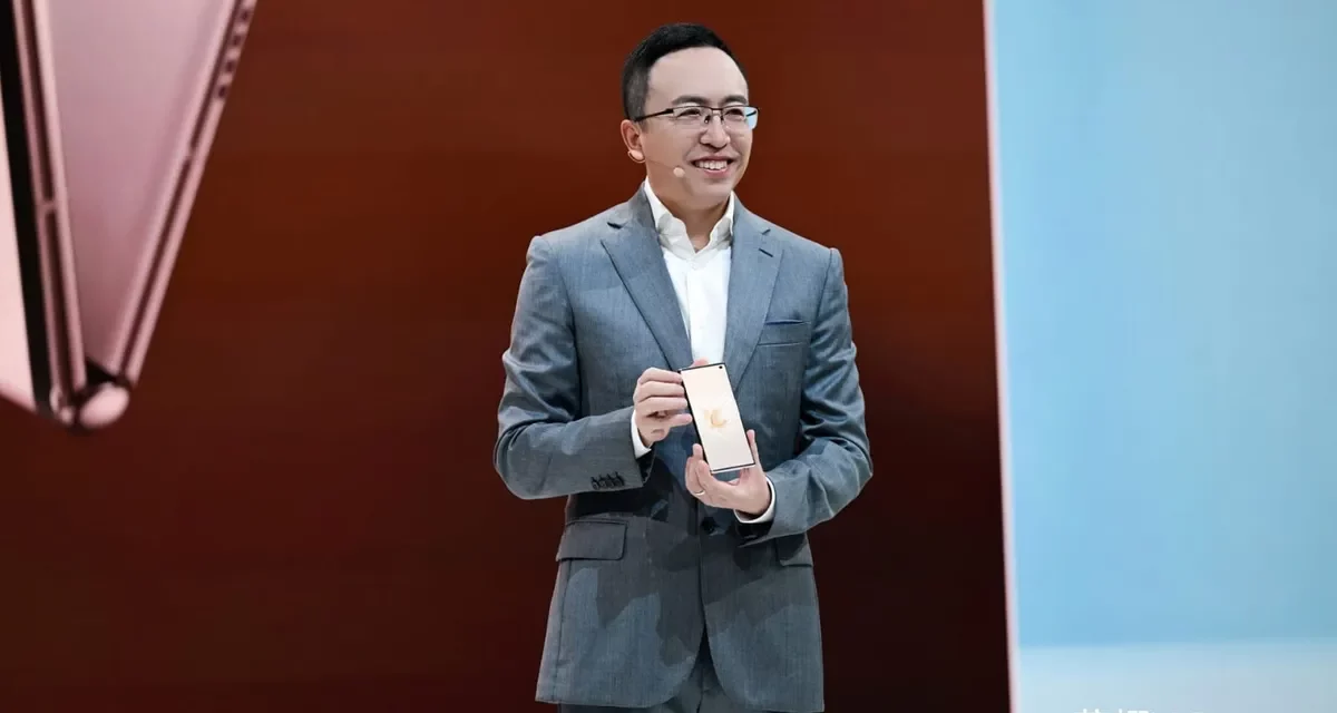 علامة HONOR تطلق هاتف HONOR Magic V Purse في الصين 