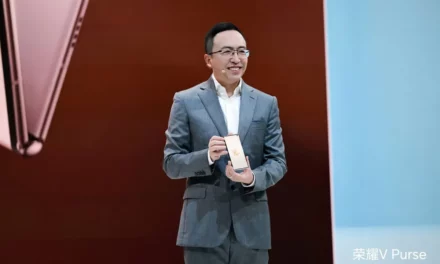 علامة HONOR تطلق هاتف HONOR Magic V Purse في الصين 