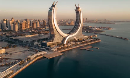 رافلز وفيرمونت الدوحة: في صدارة سباق الرقي خلال فعاليات فورمولا 1 ومعرض جنيف الدولي للسيارات في قطر