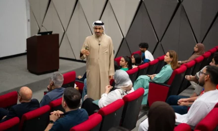 سلطان سعود القاسمي يشارك مجتمع أمريكية الشارقة رؤيته حول دور الفن في التحول المجتمعي 
