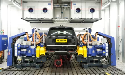 شركة JLR (جاكوار لاند روڤر) تعمل على تسريع عملية التحول الكهربائي من خلال مختبر الطاقة المستقبلية الجديد بقيمة تبلغ 250 مليون جنيه إسترليني