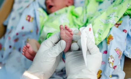 الصحة السعودية تنفذ مسحاً عاما للمواليد الجدد بحثاً عن الأمراض الوراثية