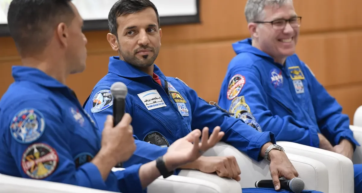 جامعة الإمارات تستضيف رائد الفضاء الإماراتي سلطان النيادي 