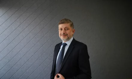 دعم مستقبل العمل عن طريق إحراز التحوّل في بيئات العمل المختلطة