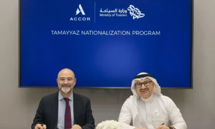 وزارة السياحة و”أكور” يوقعان مذكرة تعاون لتأهيل 256 متدرباً ومتدربة ضمن برنامج “تميز مع أكور”
