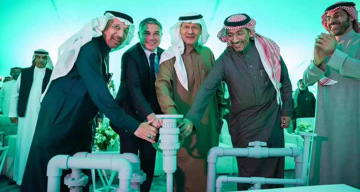 “بيكر هيوز” و “دسر” تحتفلان بتدشين منشأة لتصنيع المواد الكيميائية بالجبيل دعمًا لتوطين الكيماويات النفطية والصناعية