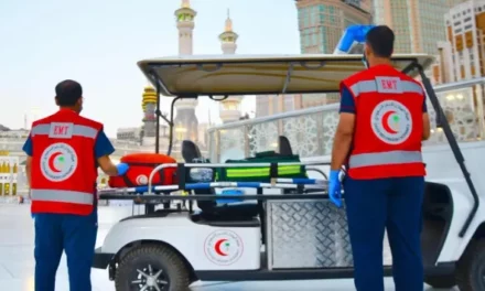 الهلال الأحمر ينقذ معتمرًا بنجلاديشيًا من موت محقق في الحرم المكي
