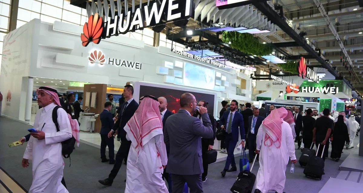 هواوي تكشف النقاب في مؤتمر “ليب 2024″عن أحدث ابتكاراتها التقنية المتوافقة مع قدرات الذكاء الاصطناعي وأهداف الاستدامة