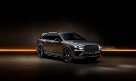 الأجنحة السوداء من Bentley تضفي مزيداً من الجرأة على سيارة BENTAYGA S BLACK EDITION