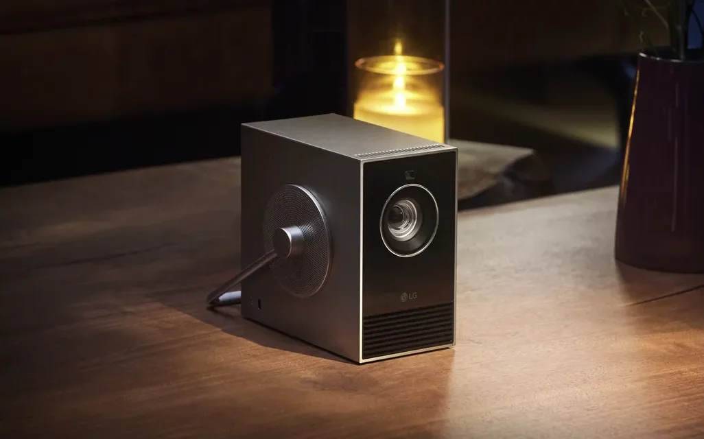 أصغر جهاز عرض محمول بدقة 4K في العالم يبرز في حدث عرض إل جي
